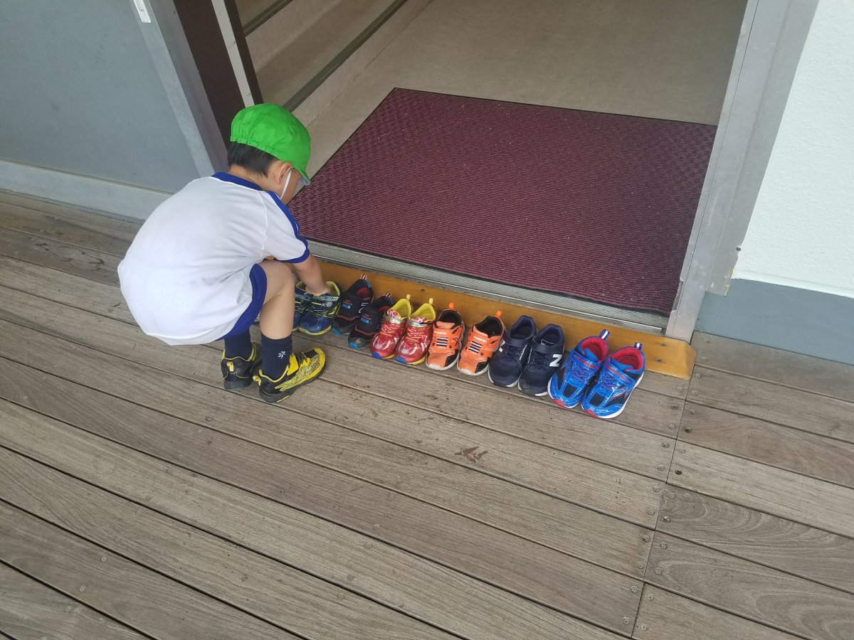 １７．はきものをそろえる